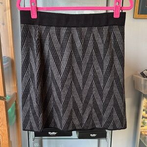 Willi Smith Black and Gray Chevron Mini Skirt